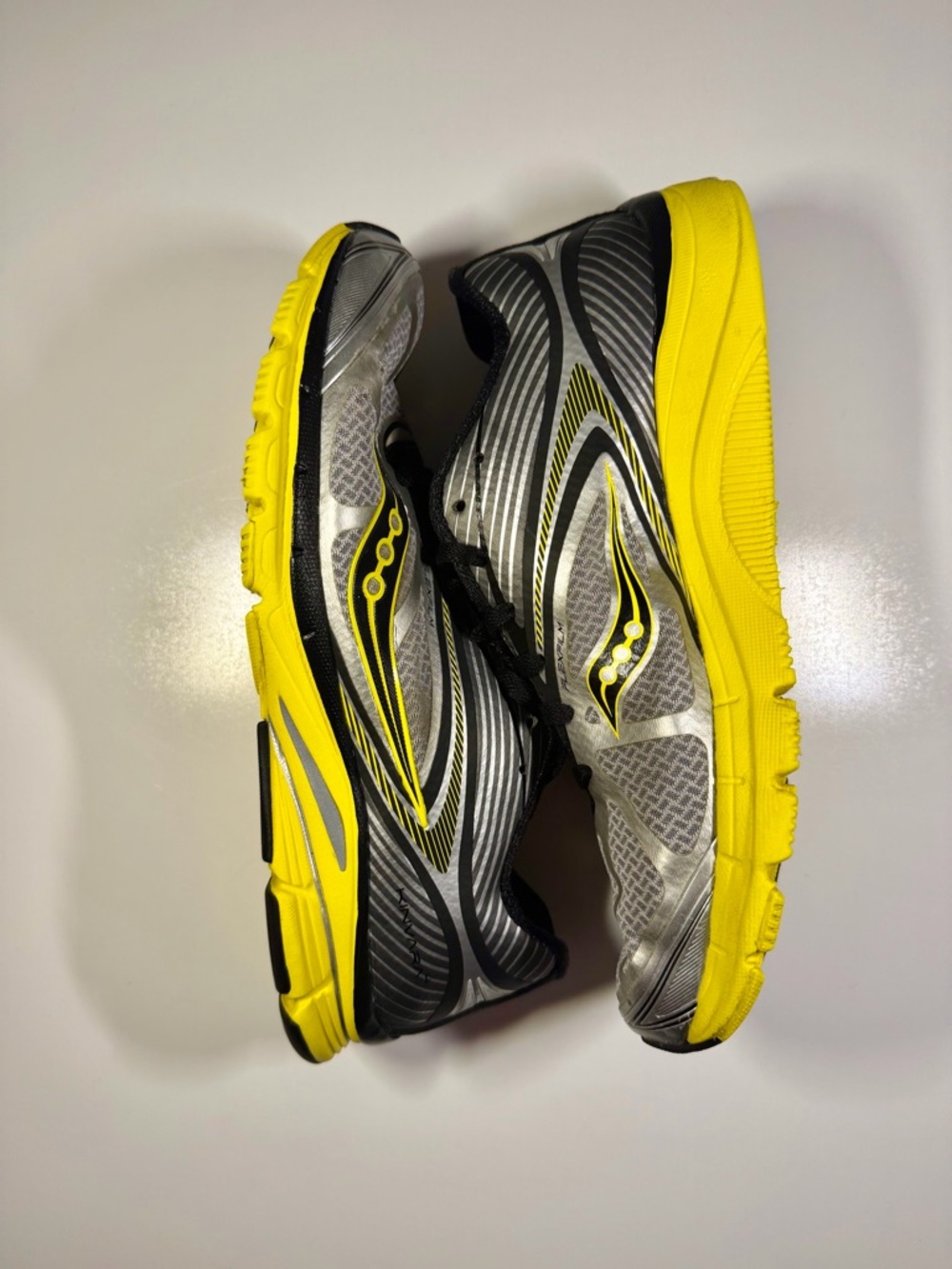 Saucony‎ Kinvara 4 Running Shoes – Gray/Yellow – Men’s Size 8